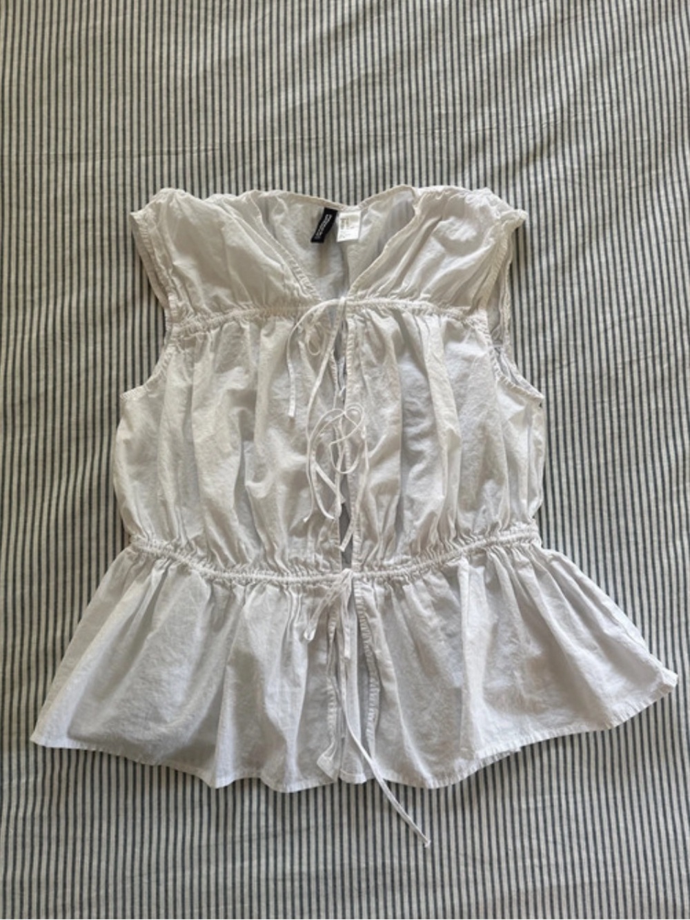 H&M Front Tied Flowy Top S